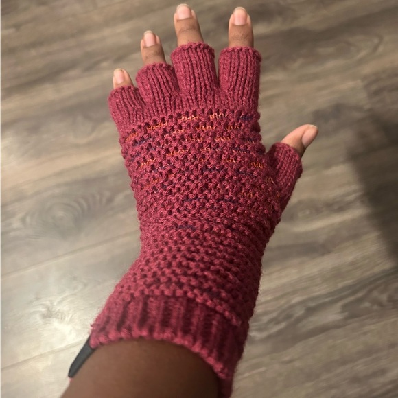 Fingerless knit gloves - Picture 1 of 4